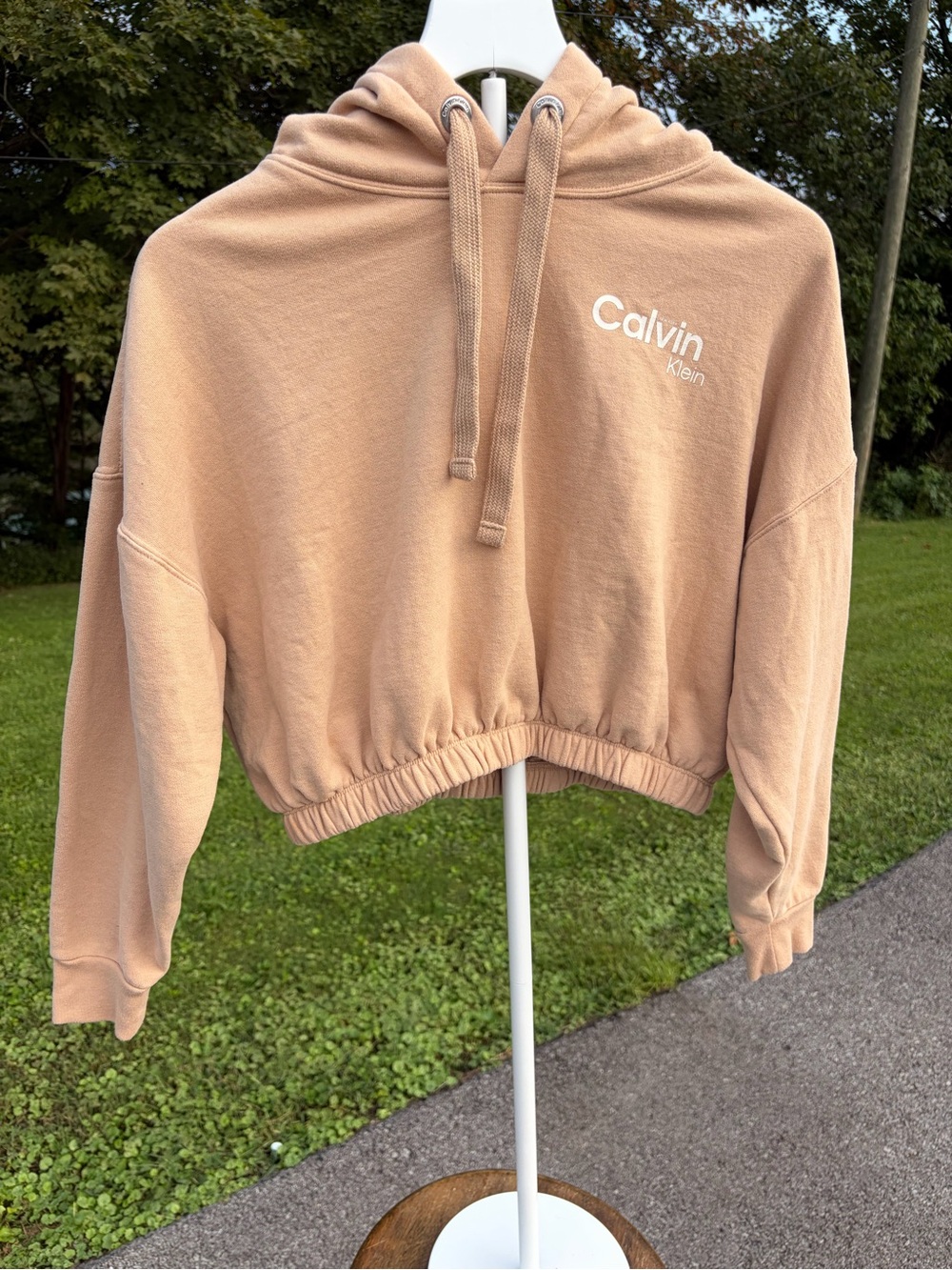 Calvin Klein Jeans Cropped Hoodie in Tan